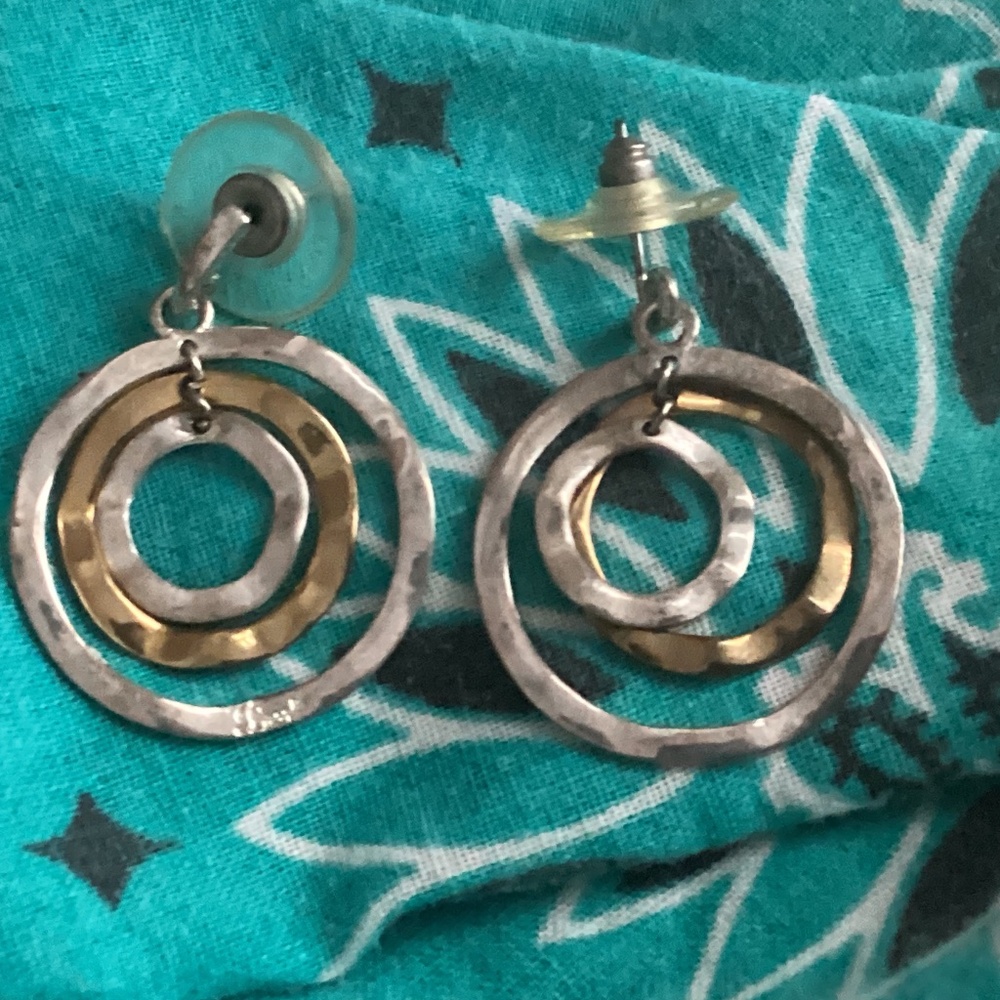 Silver earrings very light and pretty